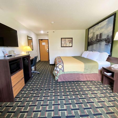 Super 8 By Wyndham Newport News/Jefferson Ave. Hotell Exteriör bild