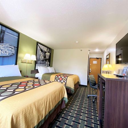 Super 8 By Wyndham Newport News/Jefferson Ave. Hotell Exteriör bild