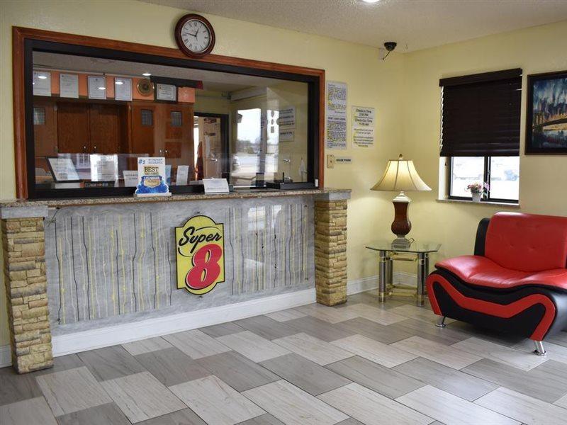 Super 8 By Wyndham Newport News/Jefferson Ave. Hotell Exteriör bild
