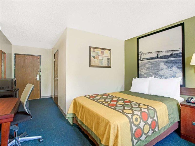 Super 8 By Wyndham Newport News/Jefferson Ave. Hotell Exteriör bild