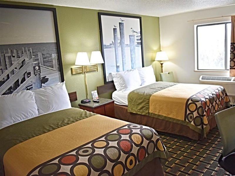 Super 8 By Wyndham Newport News/Jefferson Ave. Hotell Exteriör bild
