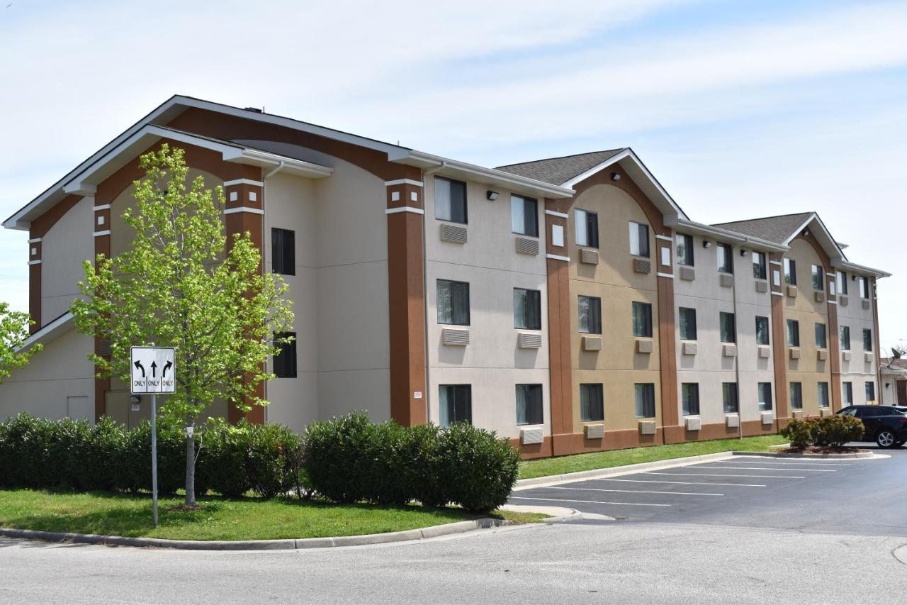 Super 8 By Wyndham Newport News/Jefferson Ave. Hotell Exteriör bild