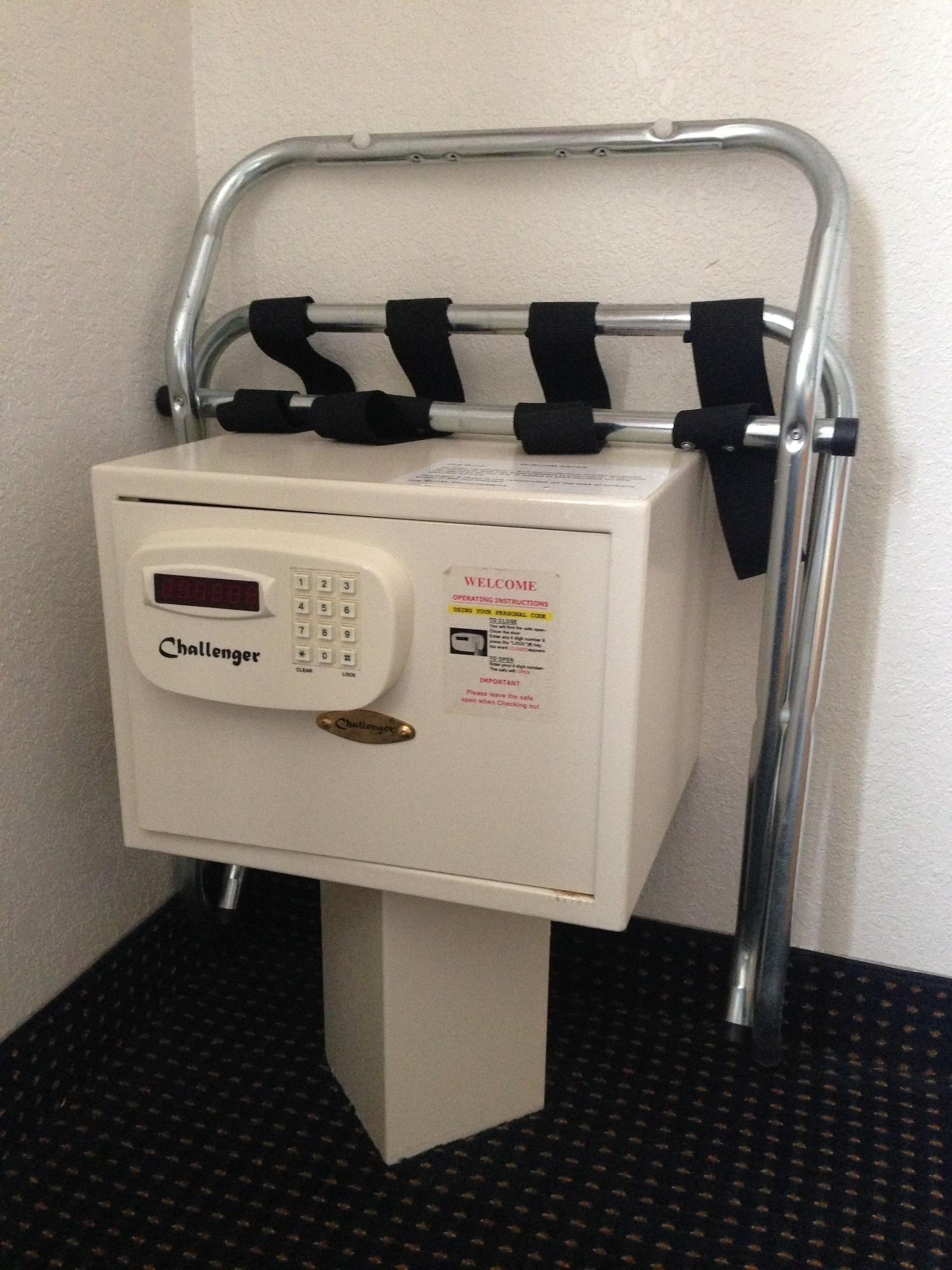 Super 8 By Wyndham Newport News/Jefferson Ave. Hotell Exteriör bild