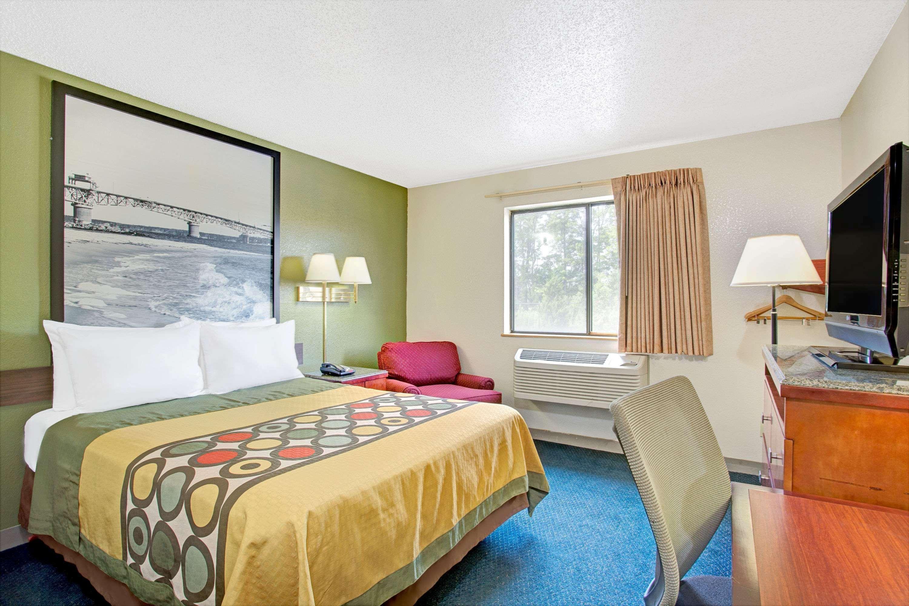 Super 8 By Wyndham Newport News/Jefferson Ave. Hotell Exteriör bild