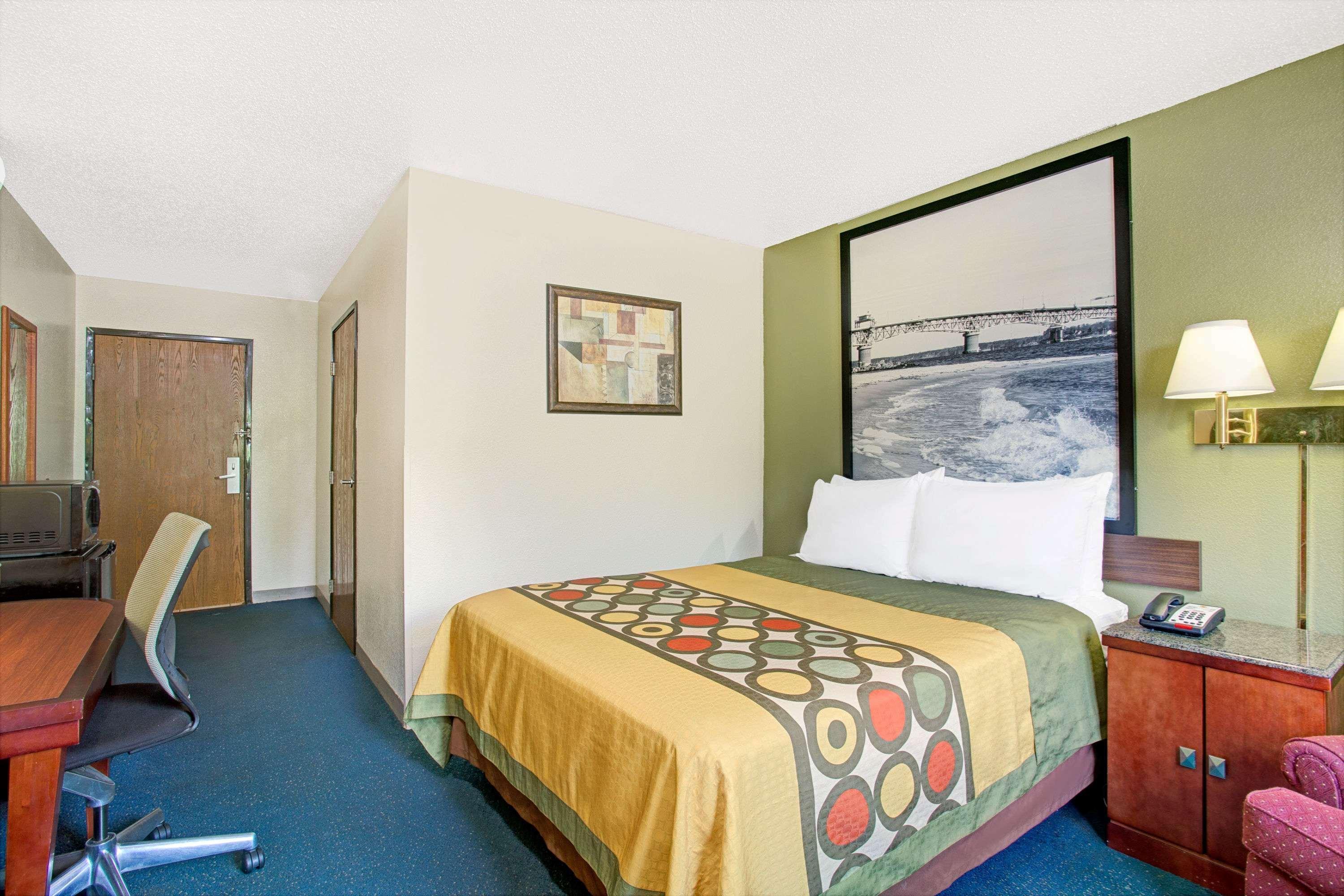 Super 8 By Wyndham Newport News/Jefferson Ave. Hotell Exteriör bild