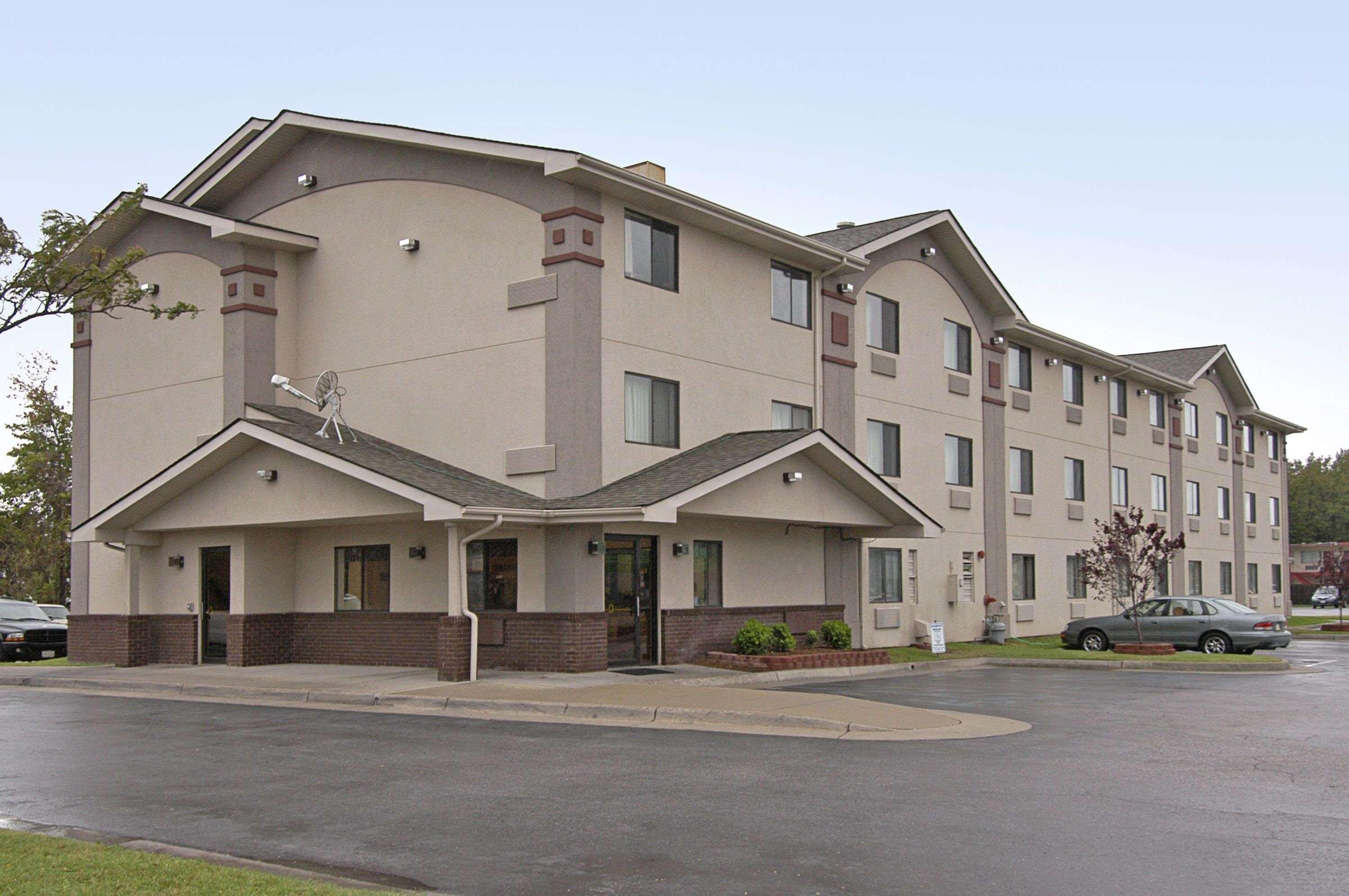 Super 8 By Wyndham Newport News/Jefferson Ave. Hotell Exteriör bild